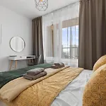 Stylish 19th-floor Klingerka With Stunning Castle Views & Free Parking Διαμέρισμα *