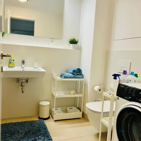 Daire Stylish 19th-floor Klingerka With Stunning Castle Views & Free Parking