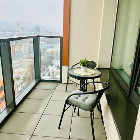 Stylish 19th-floor Klingerka With Stunning Castle Views & Free Parking *