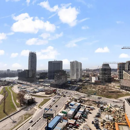 Stylish 19th-floor Klingerka With Stunning Castle Views & Free Parking Appartamento *