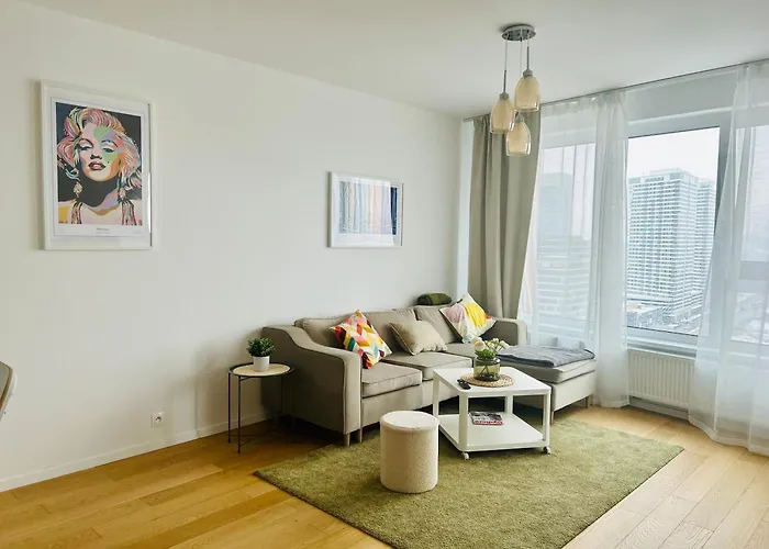 Stylish 19th-floor Klingerka With Stunning Castle Views & Free Parking Apartment
