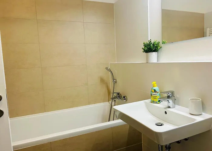 Apartment Stylish 19th-floor Klingerka With Stunning Castle Views & Free Parking *