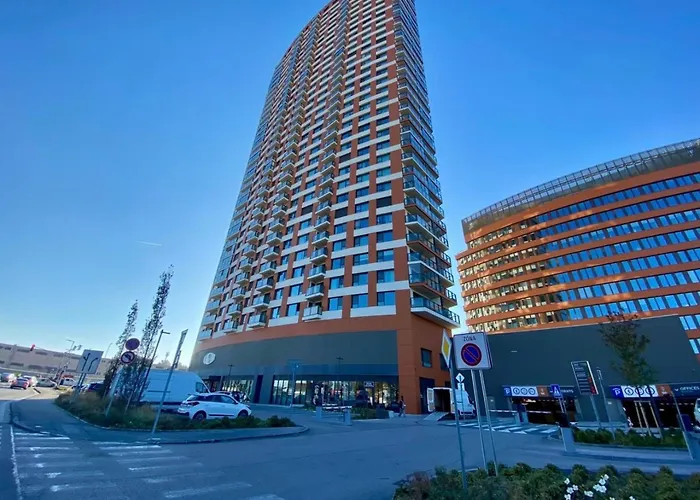 Stylish 19th-floor Klingerka With Stunning Castle Views & Free Parking Apartment