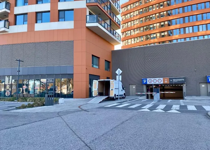 Stylish 19th-floor Klingerka With Stunning Castle Views & Free Parking *