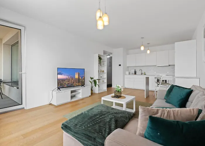 Stylish 19th-floor Klingerka With Stunning Castle Views & Free Parking Apartamento *