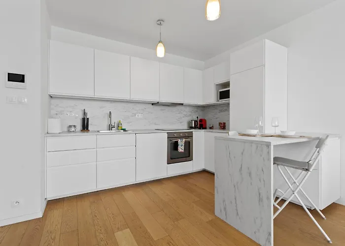 Stylish 19th-floor Klingerka With Stunning Castle Views & Free Parking *