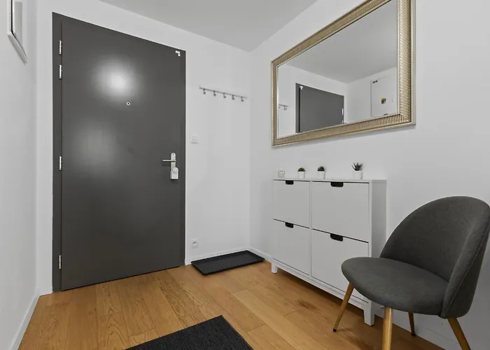 Stylish 19th-floor Klingerka With Stunning Castle Views & Free Parking