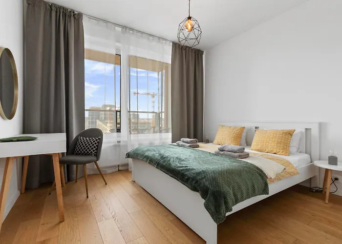 Stylish 19th-floor Klingerka With Stunning Castle Views & Free Parking *