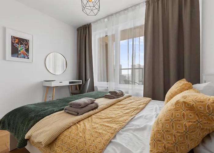 Stylish 19th-floor Klingerka With Stunning Castle Views & Free Parking Appartement *