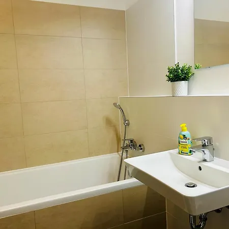 Apartment Stylish 19th-floor Klingerka With Stunning Castle Views & Free Parking *